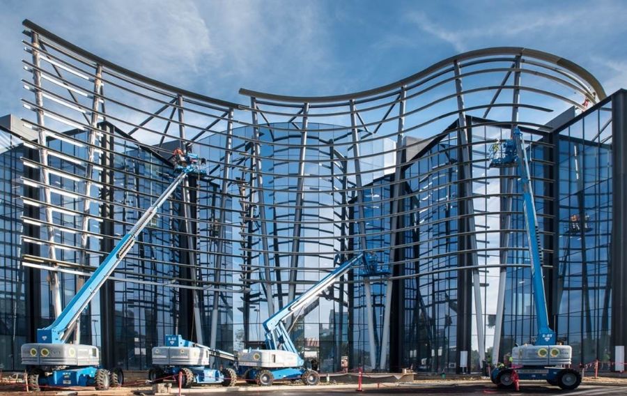 Curved Steel Helps Create Unique Entry for the Eli Lilly San Diego Biotech Research Center in La Jolla, CA.